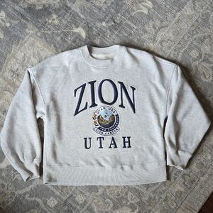 Abercrombie & Fitch Zion Utah Embroidered Crewneck Sweatshirt - Light Gray